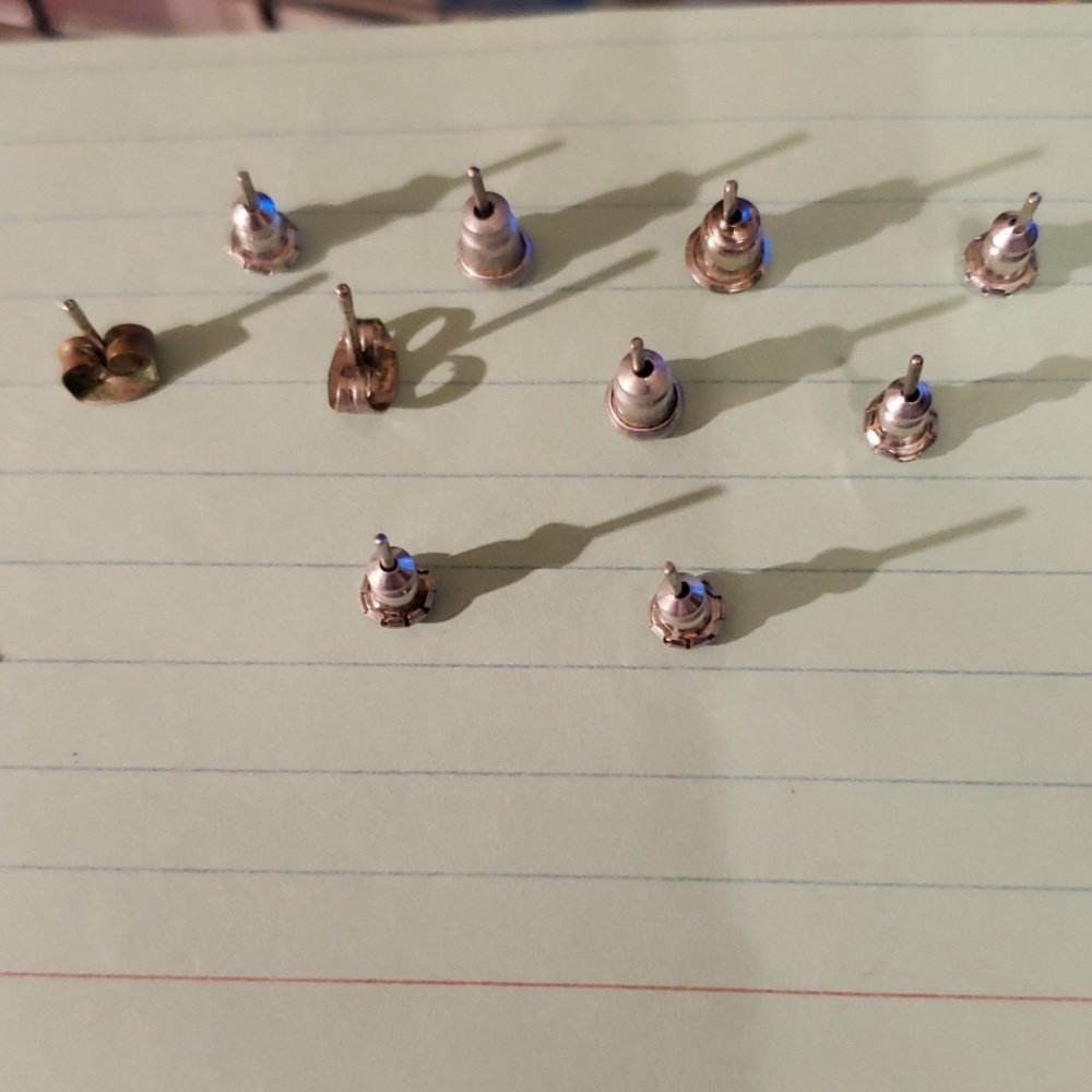 Set of Earrings - Picture 5 of 6